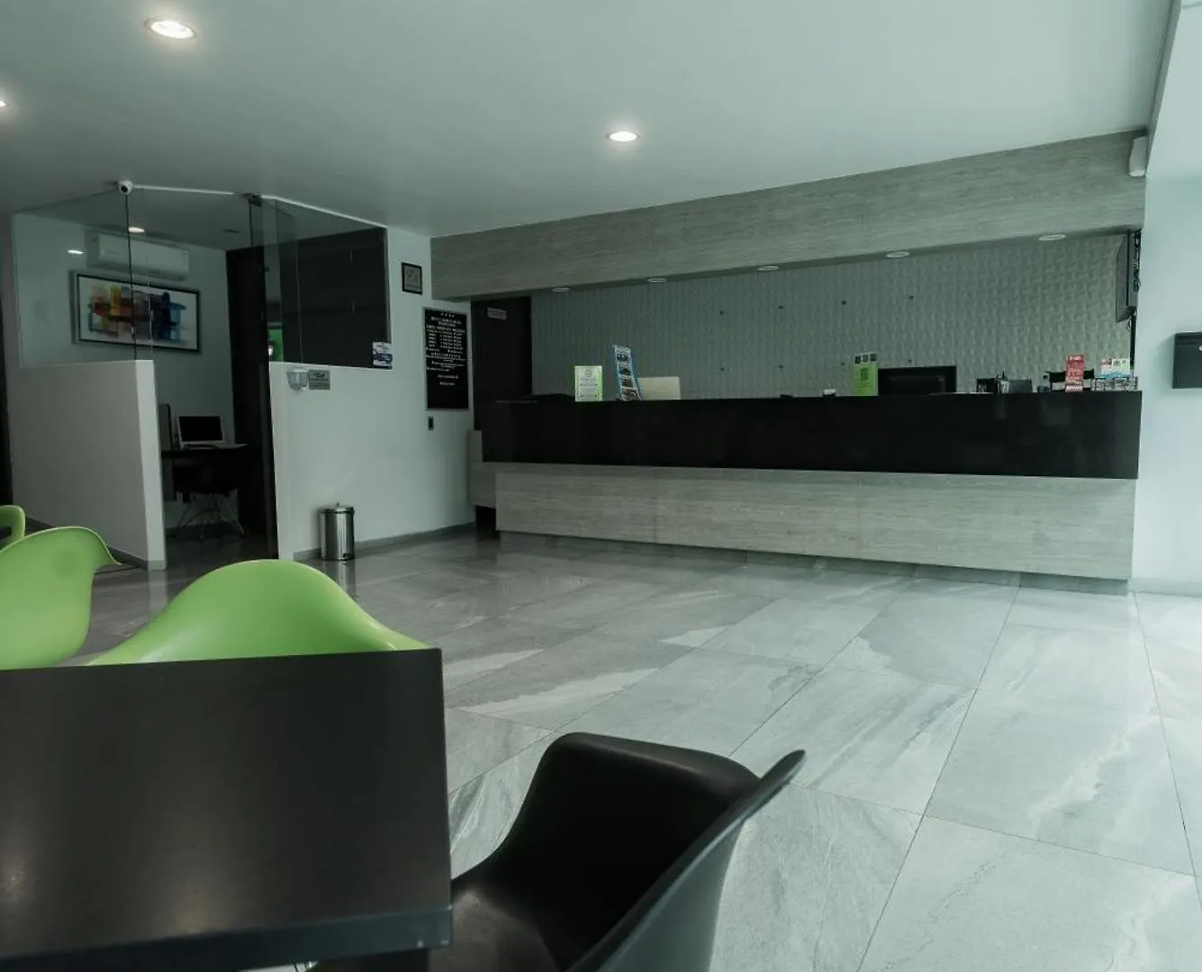 Hotel Lemon Green -Zona Expo Frente Al Centro De Convenciones Guadalajara 4*,